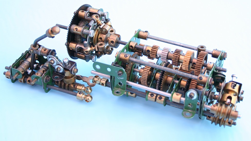 Figure 1: Hummer 5-speed gearbox, clutch and shifter