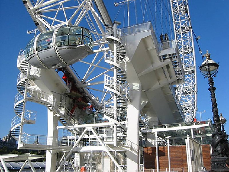 Figure 14: The maintenance access walkways on the south side of the London Eye