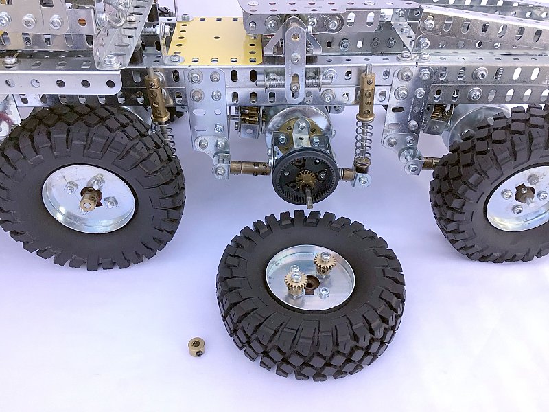 Figure 9: Revised bogie suspension and reduction hub gearing, also showing suspension detail